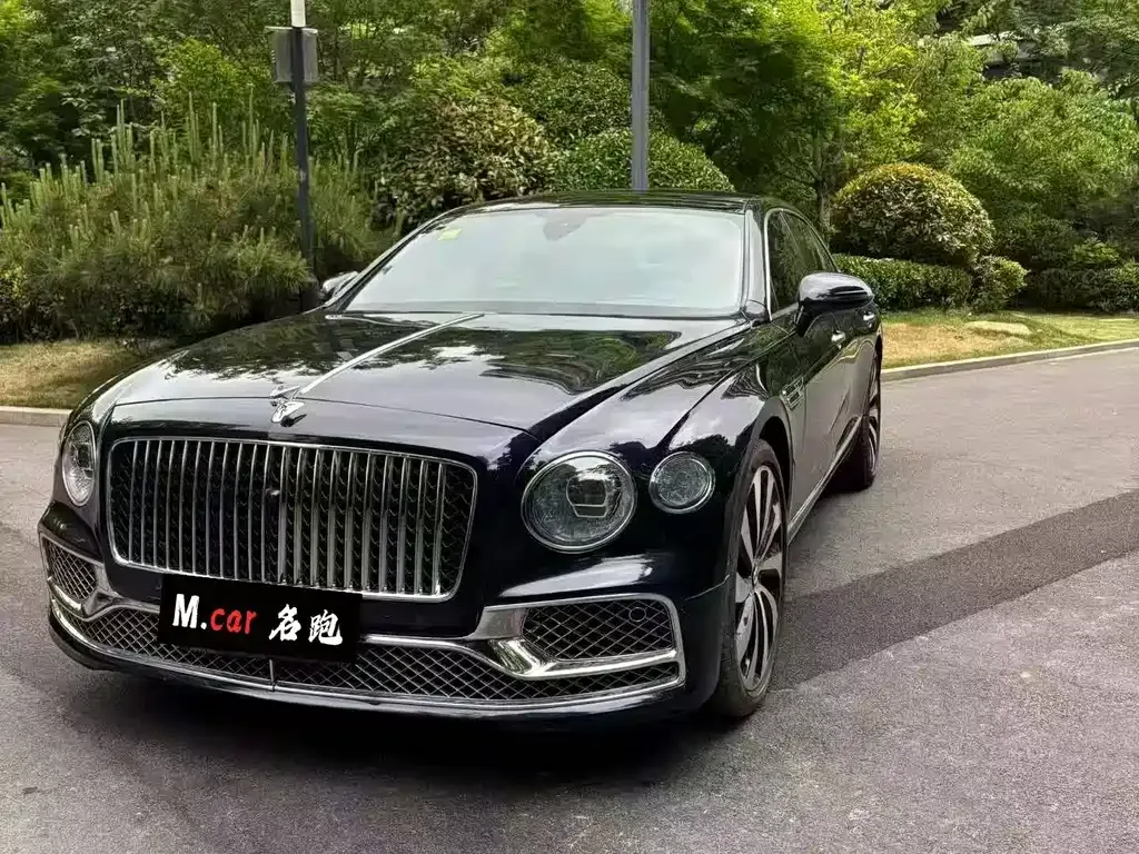 Bentley Flying Spur — фото 1