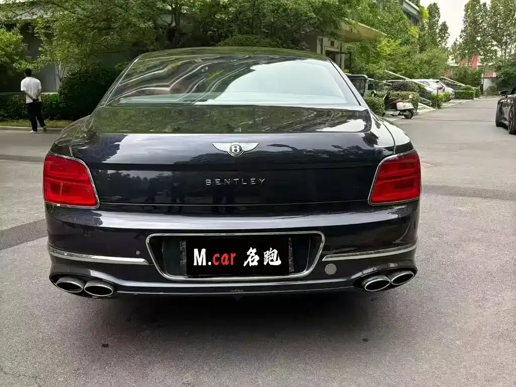 Bentley Flying Spur — фото 4