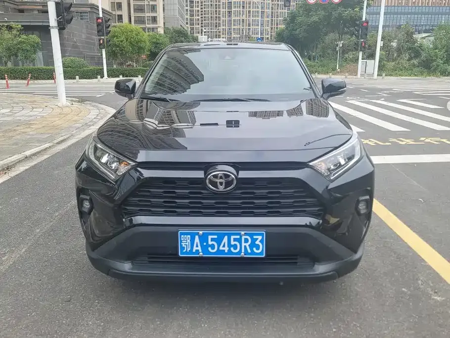 Toyota RAV4 — фото 4
