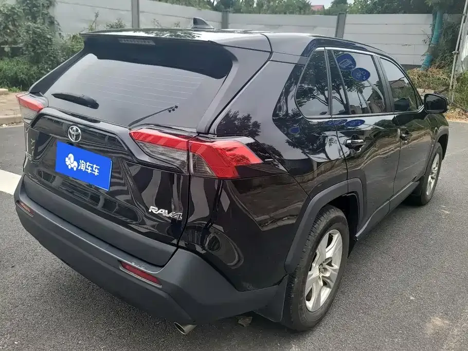 Toyota RAV4 — фото 9