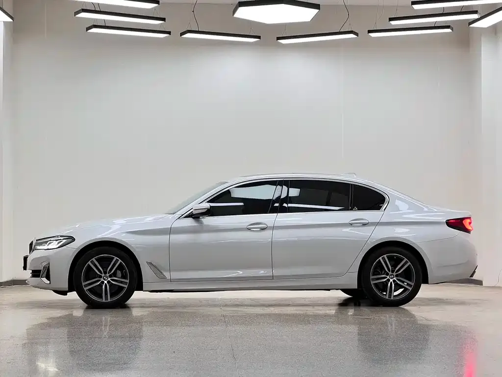 BMW 5 Series — фото 7