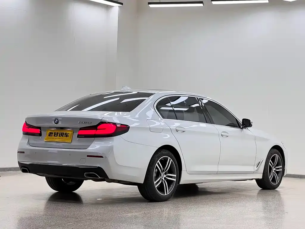 BMW 5 Series — фото 5