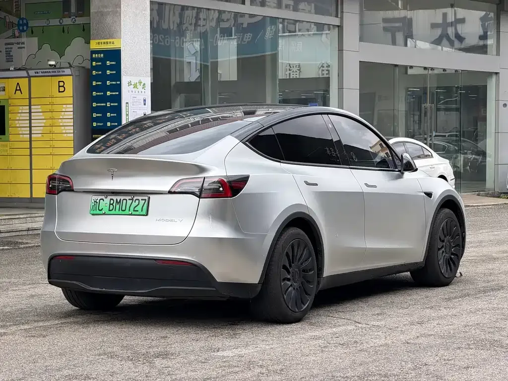 Tesla Model Y — фото 5