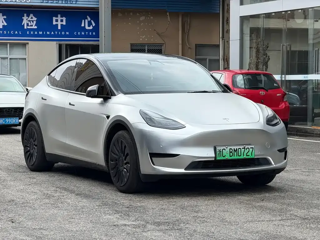 Tesla Model Y — фото 9