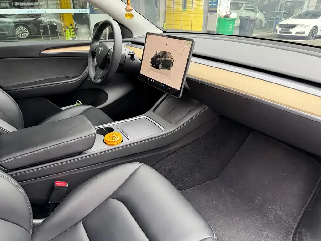 Tesla Model Y — фото 4