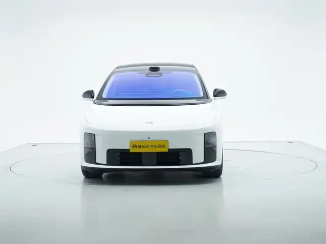 Li Auto i8 — фото 9