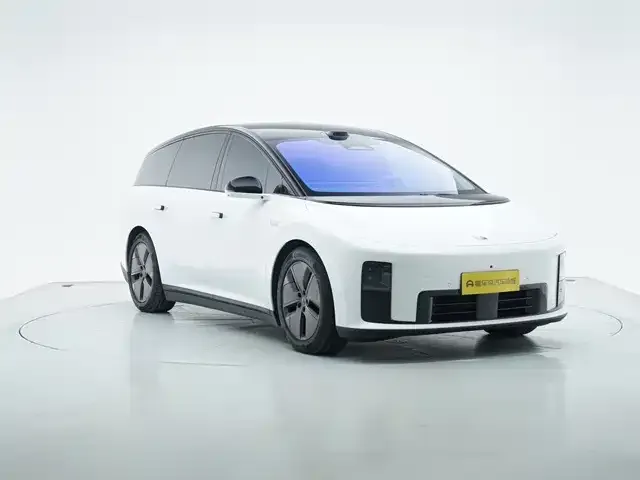 Li Auto i8 — фото 6