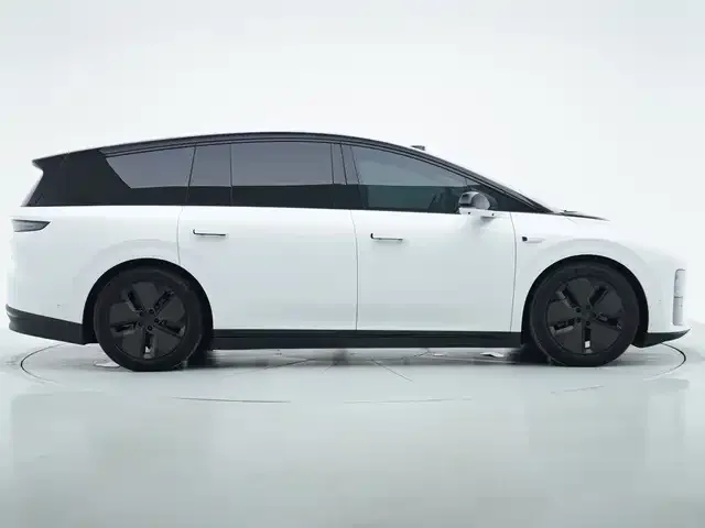 Li Auto i8 — фото 10