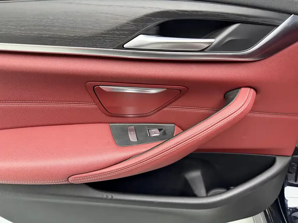 BMW 5 Series — фото 10