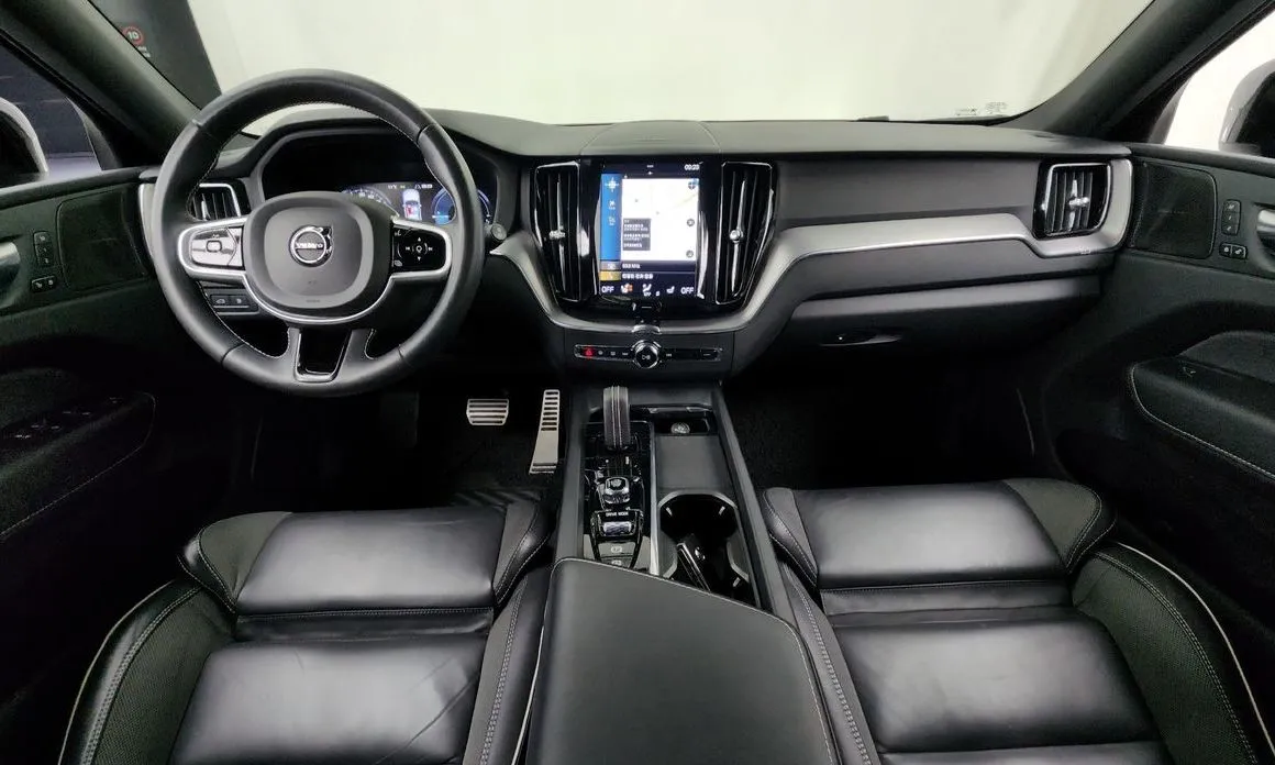 Volvo XC60 — фото 10