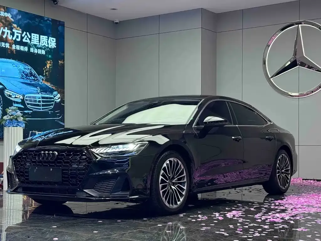 Audi A7L — фото 1