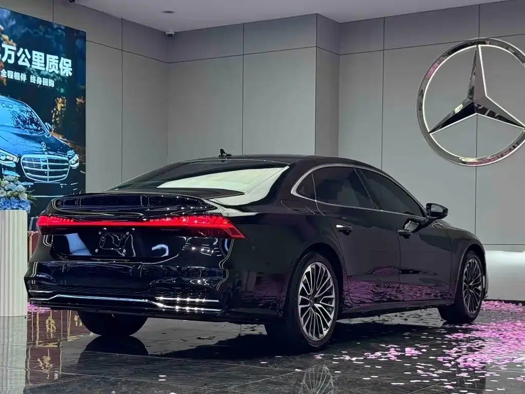 Audi A7L — фото 9