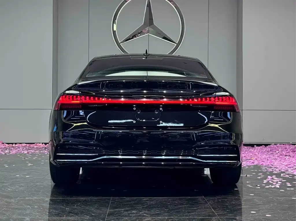 Audi A7L — фото 2