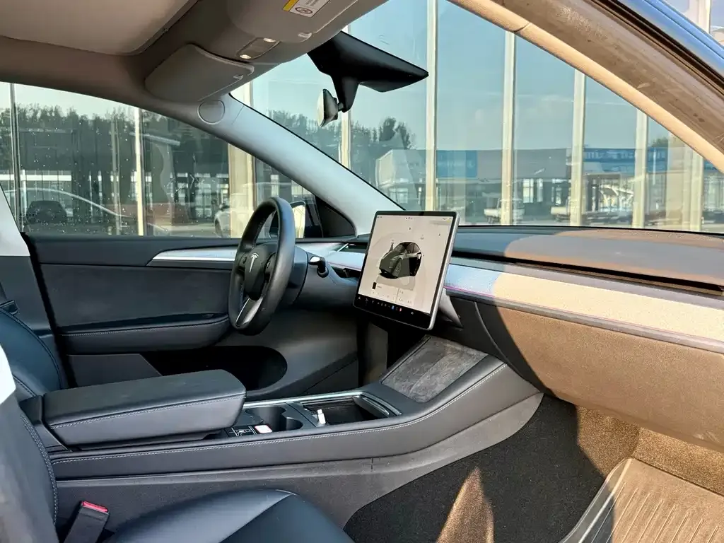 Tesla Model Y — фото 7