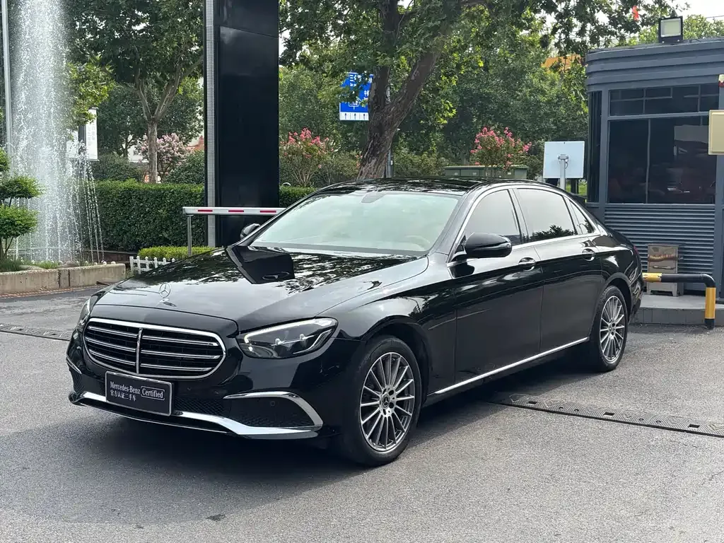 Mercedes-Benz E-Class — фото 1