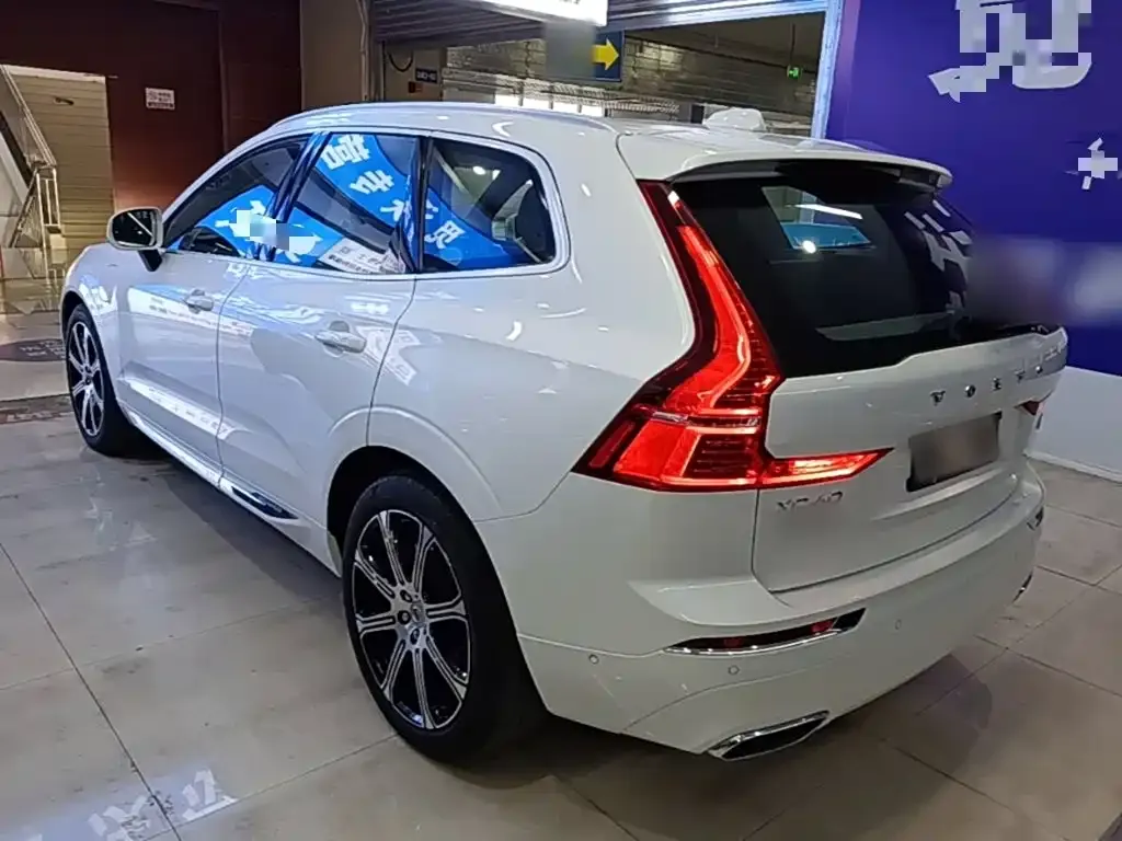 Volvo XC60 PHEV — фото 5