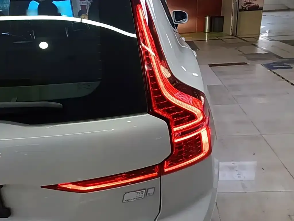 Volvo XC60 PHEV — фото 2