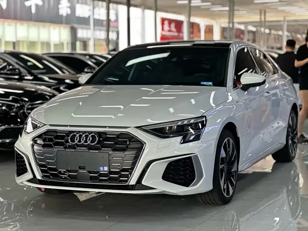 Audi A3 — фото 1