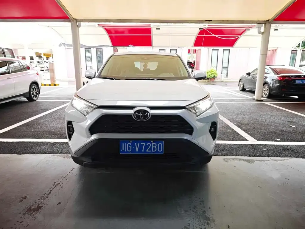 Toyota RAV4 — фото 2