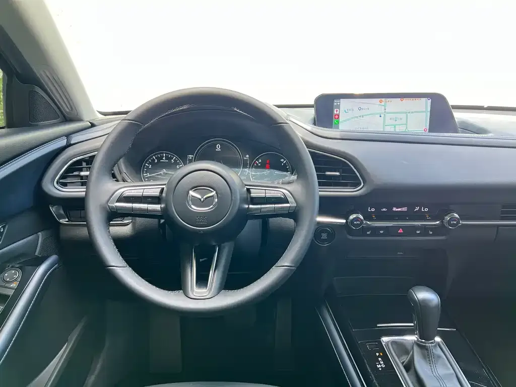 Mazda CX-30 — фото 2