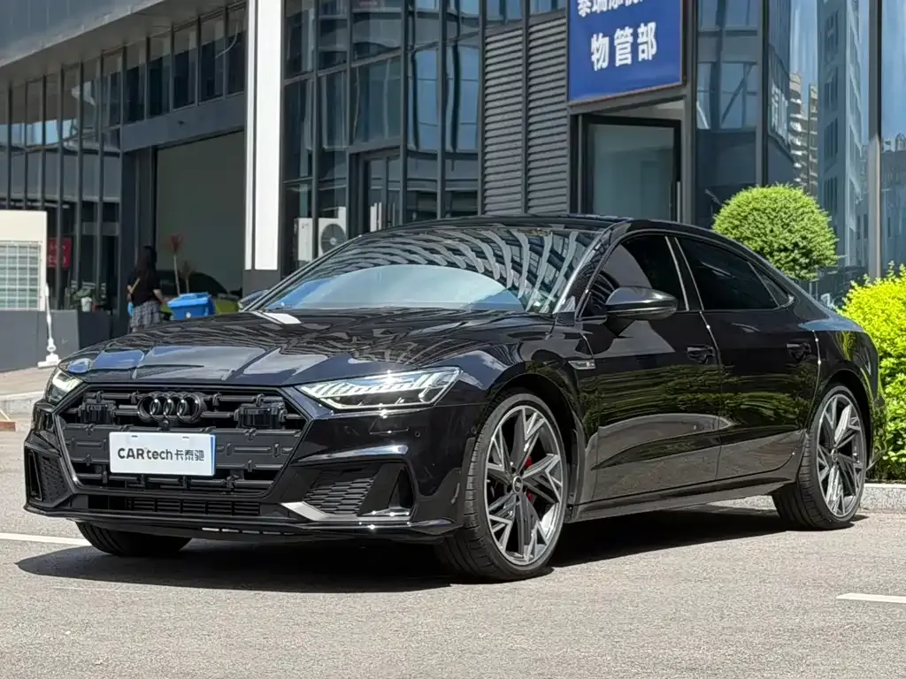 Audi A7L — фото 1