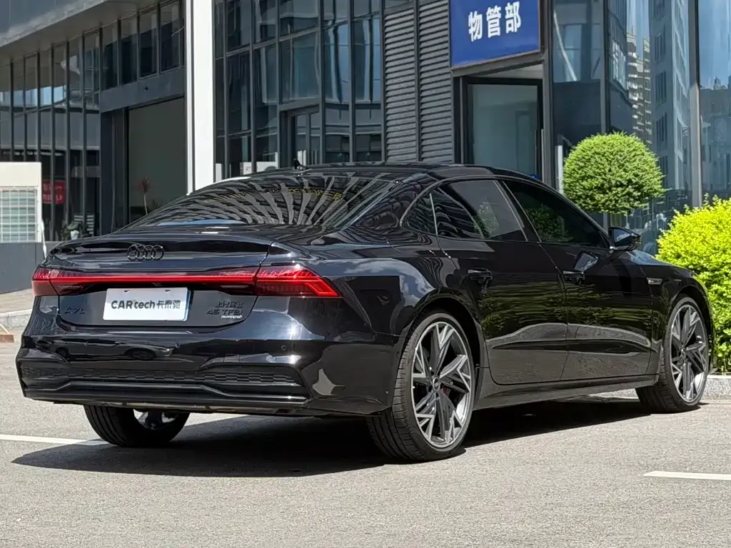 Audi A7L — фото 5