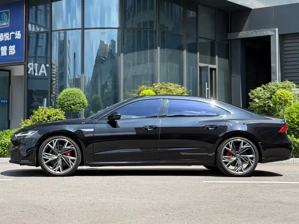 Audi A7L — фото 8