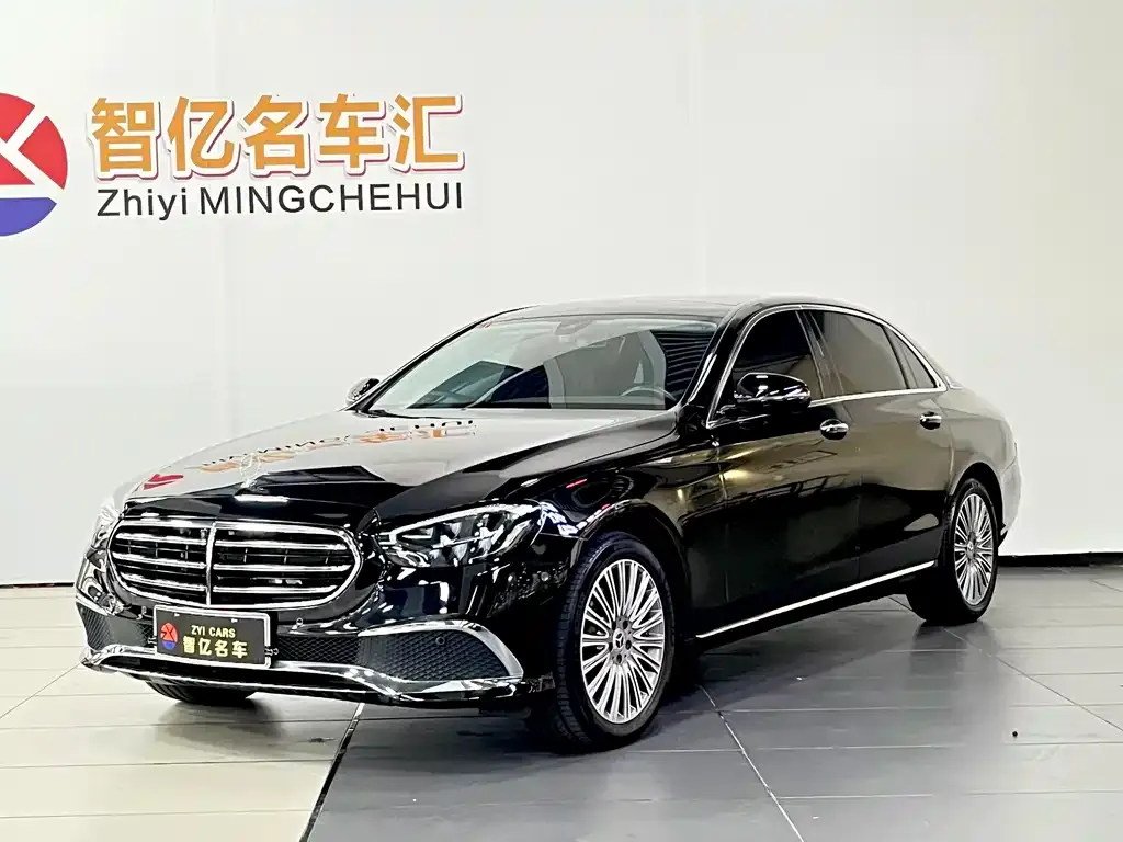 Mercedes-Benz E-Class — фото 1
