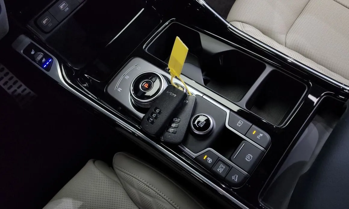 Kia Sorento — фото 9