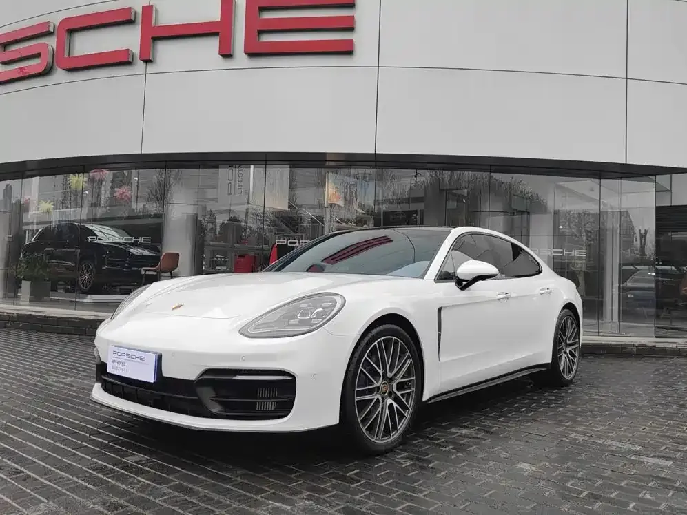 Porsche Panamera — фото 1