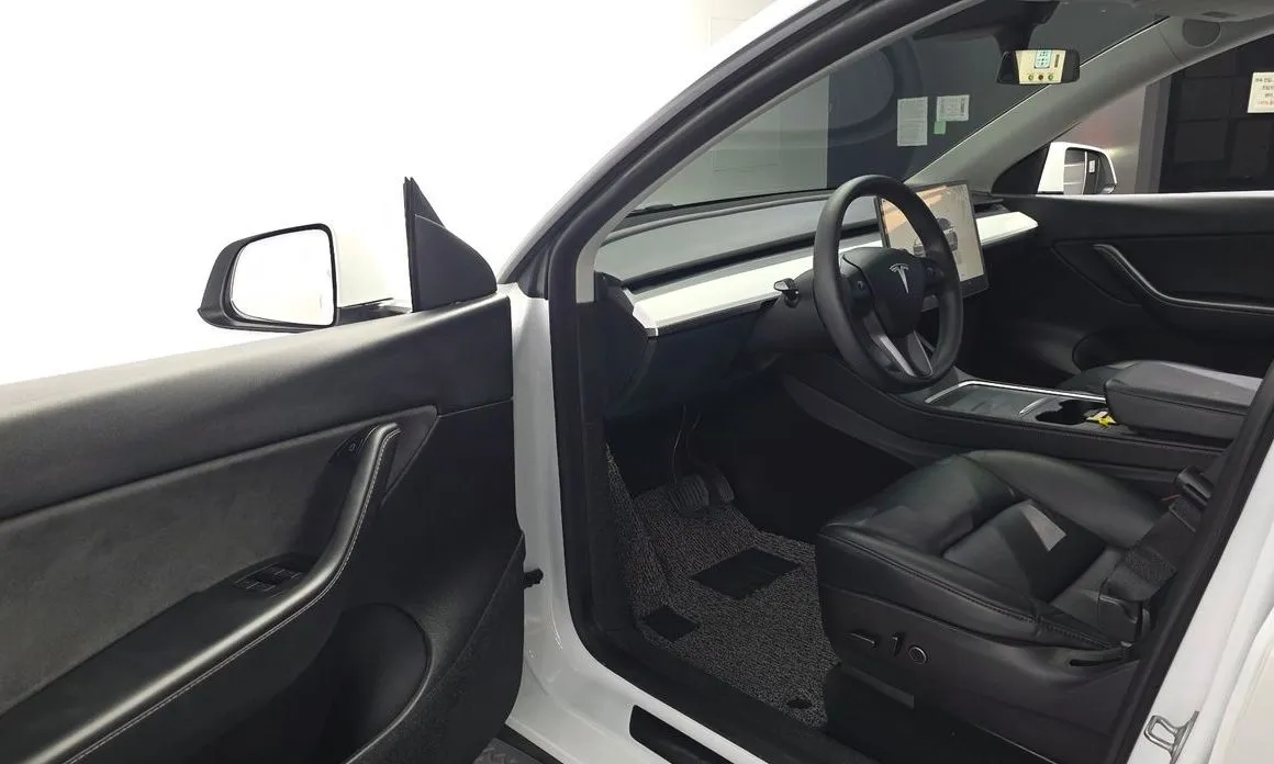 Tesla Model Y — фото 8