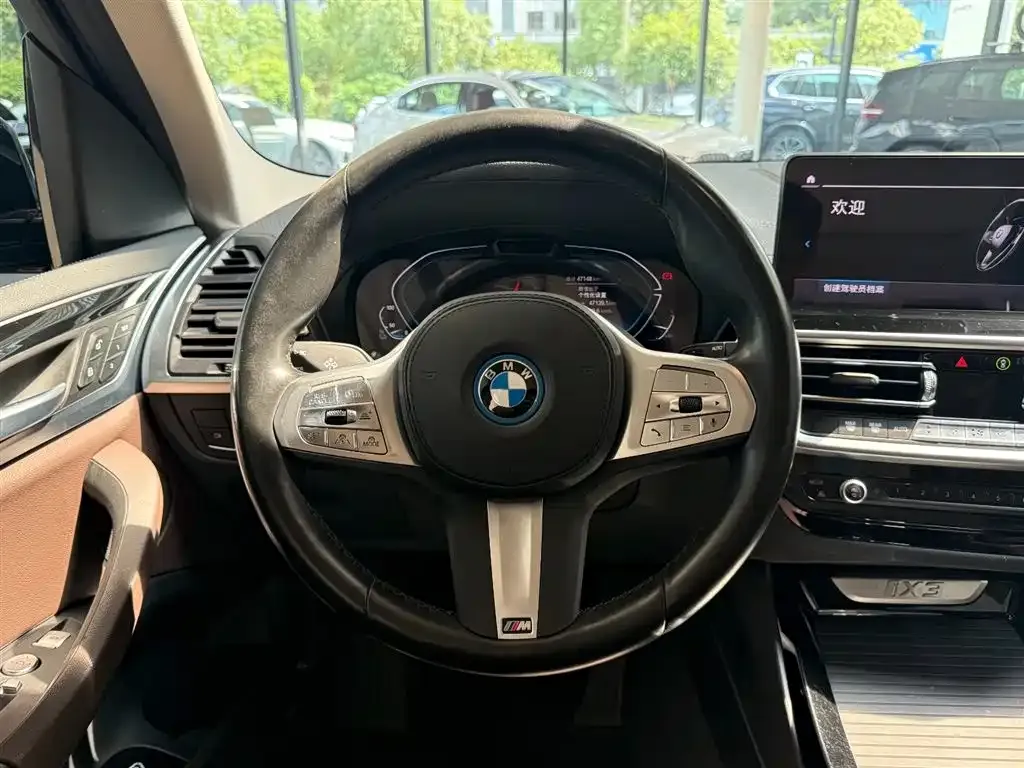 BMW iX3 — фото 10