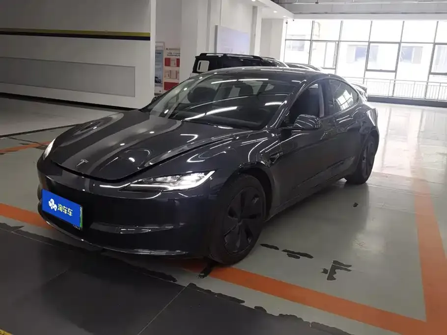 Tesla Model 3 — фото 1