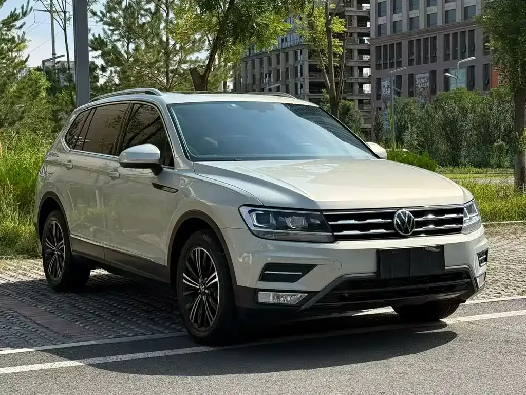 Volkswagen Tiguan L — фото 7