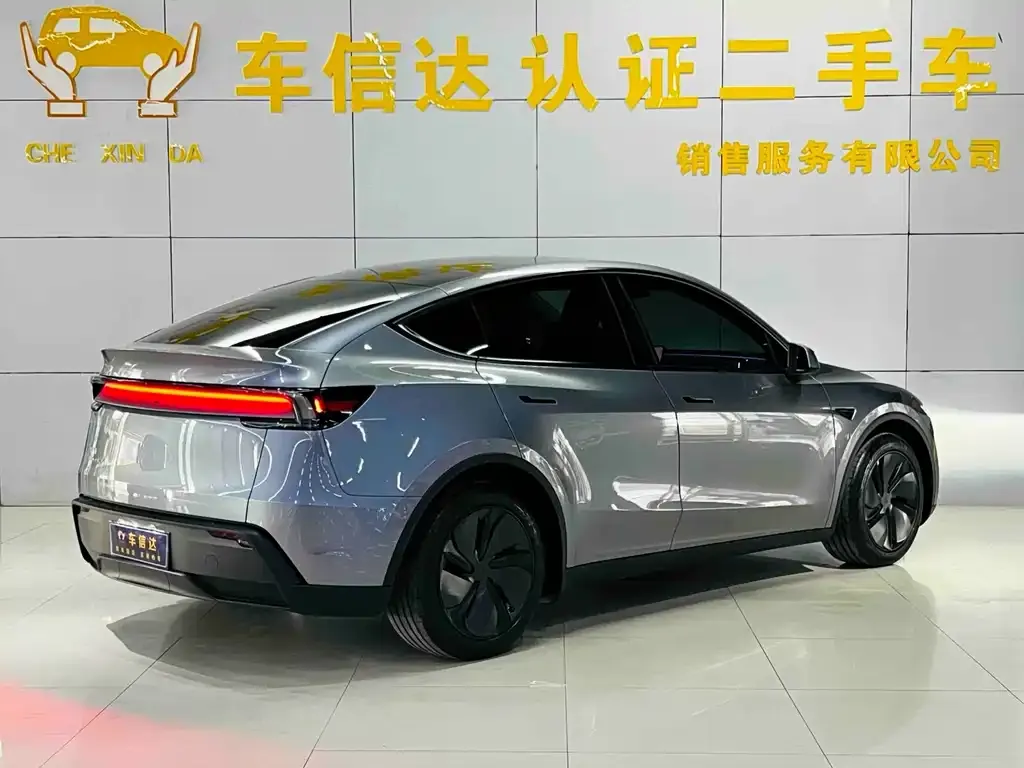 Tesla Model Y — фото 6