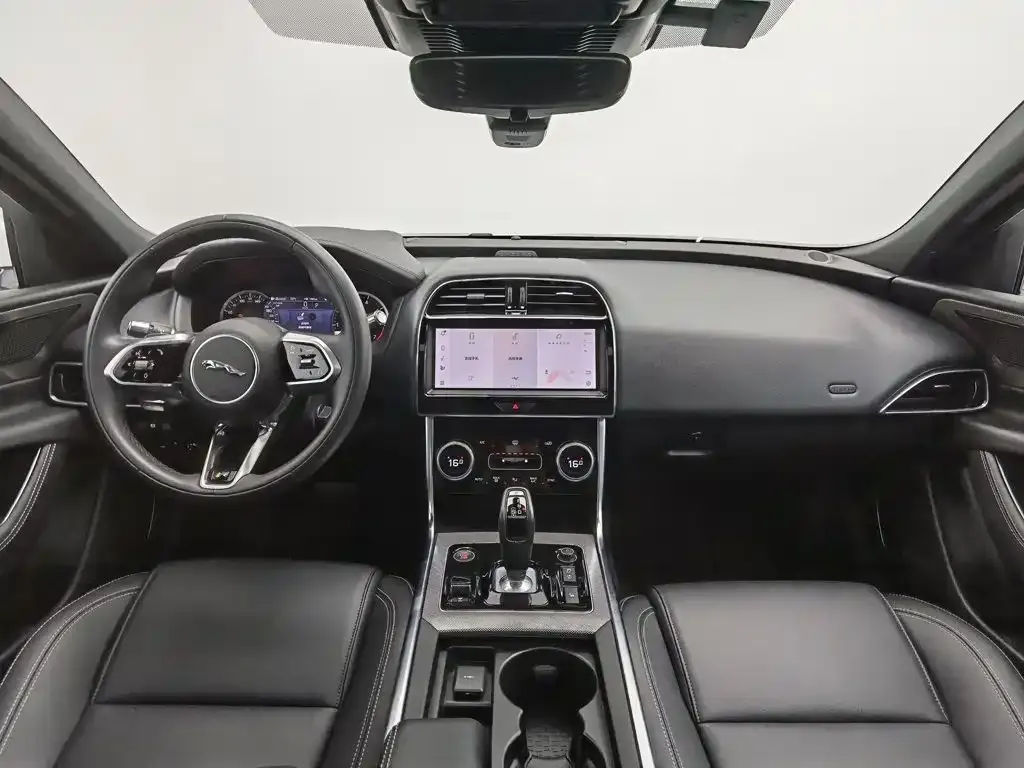 Jaguar XEL — фото 10