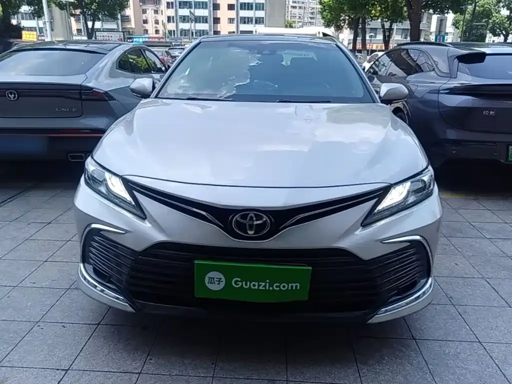 Toyota Camry — фото 5