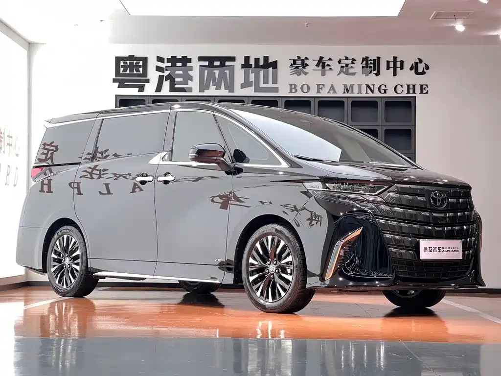 Toyota Alphard — фото 8