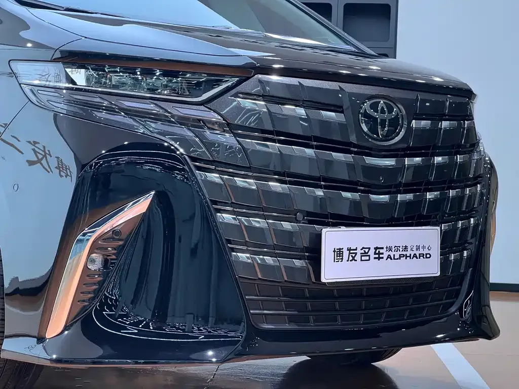 Toyota Alphard — фото 4