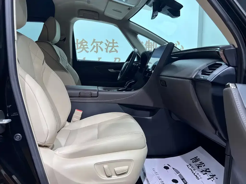Toyota Alphard — фото 3