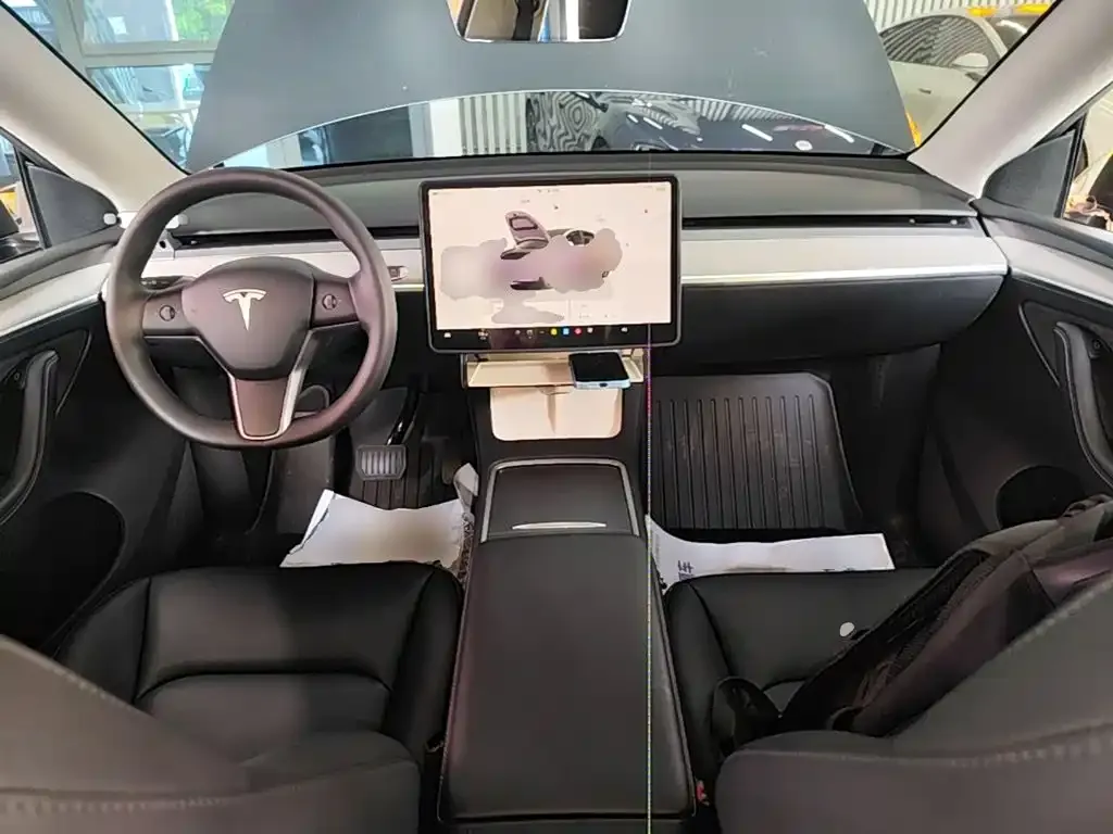 Tesla Model Y — фото 8