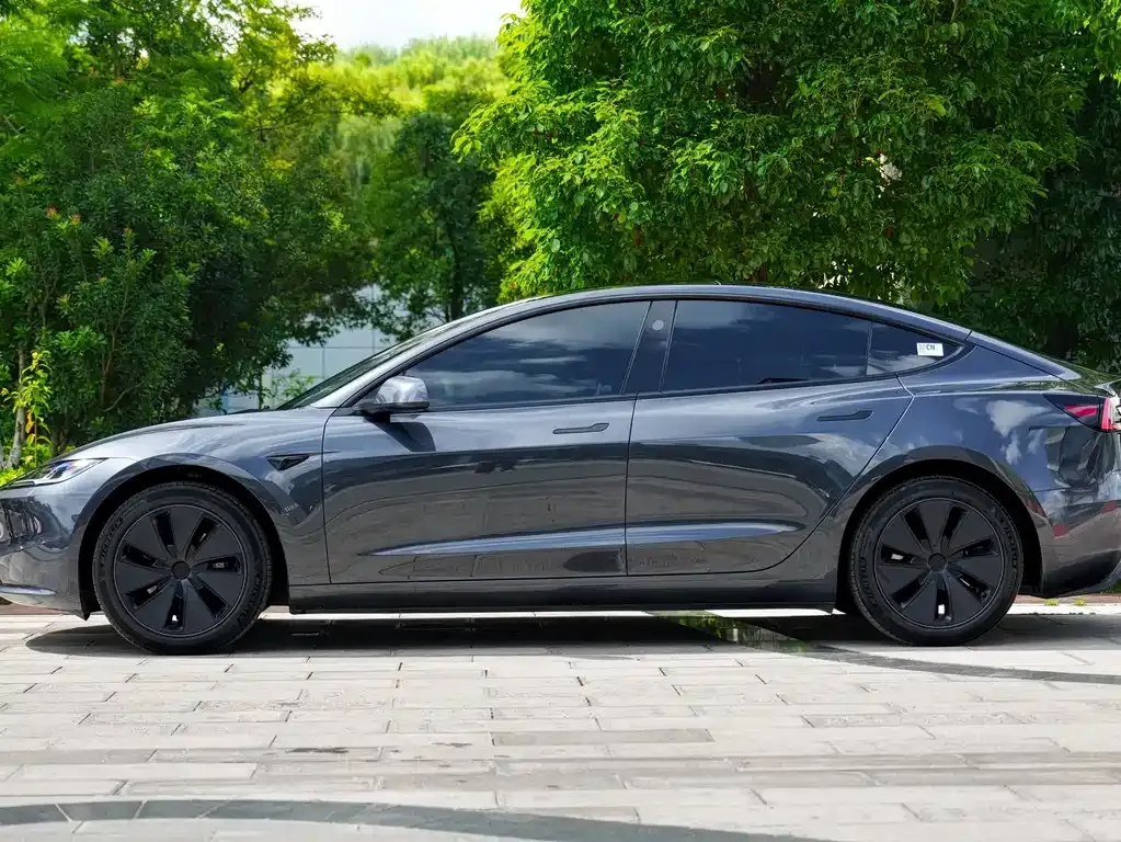 Tesla Model 3 — фото 7