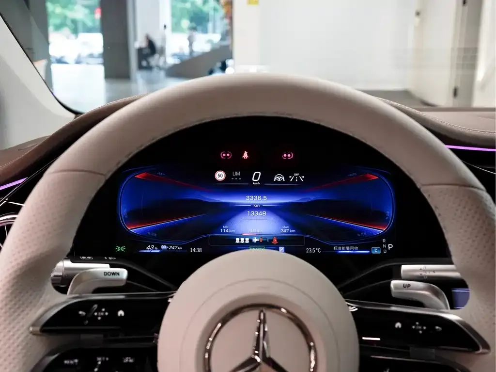 Mercedes-Benz EQS AMG — фото 3