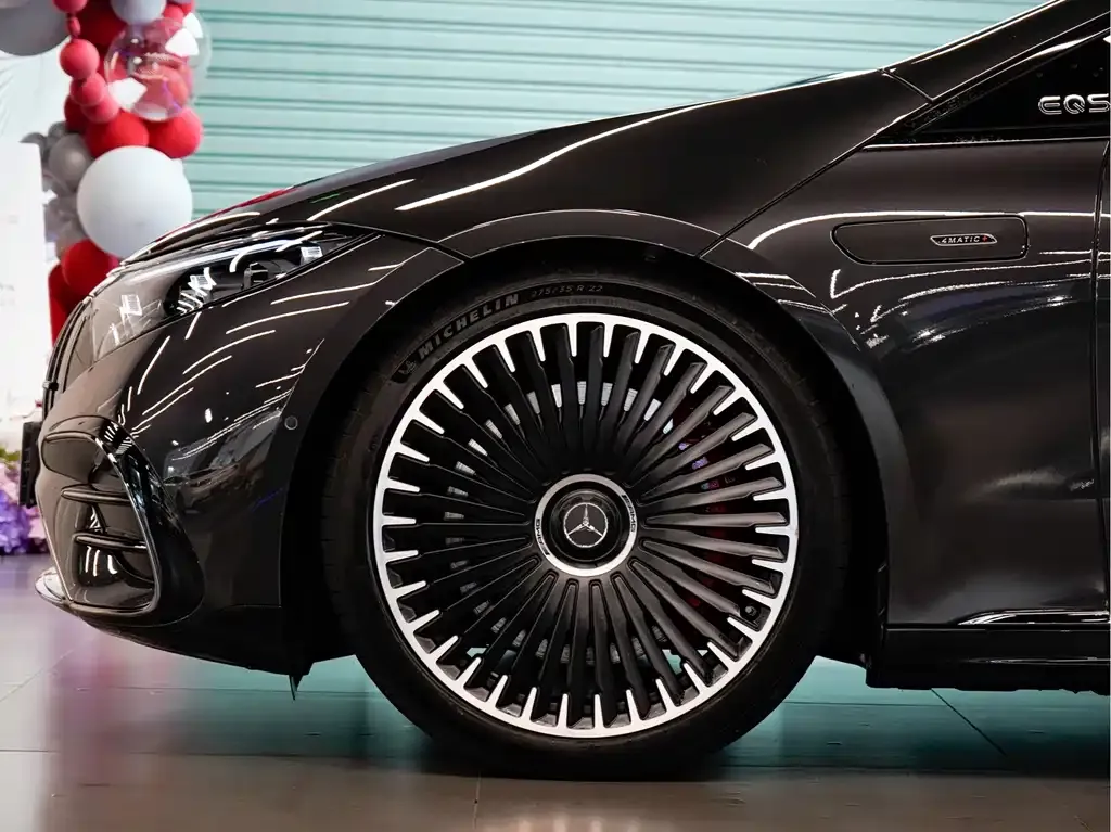 Mercedes-Benz EQS AMG — фото 8