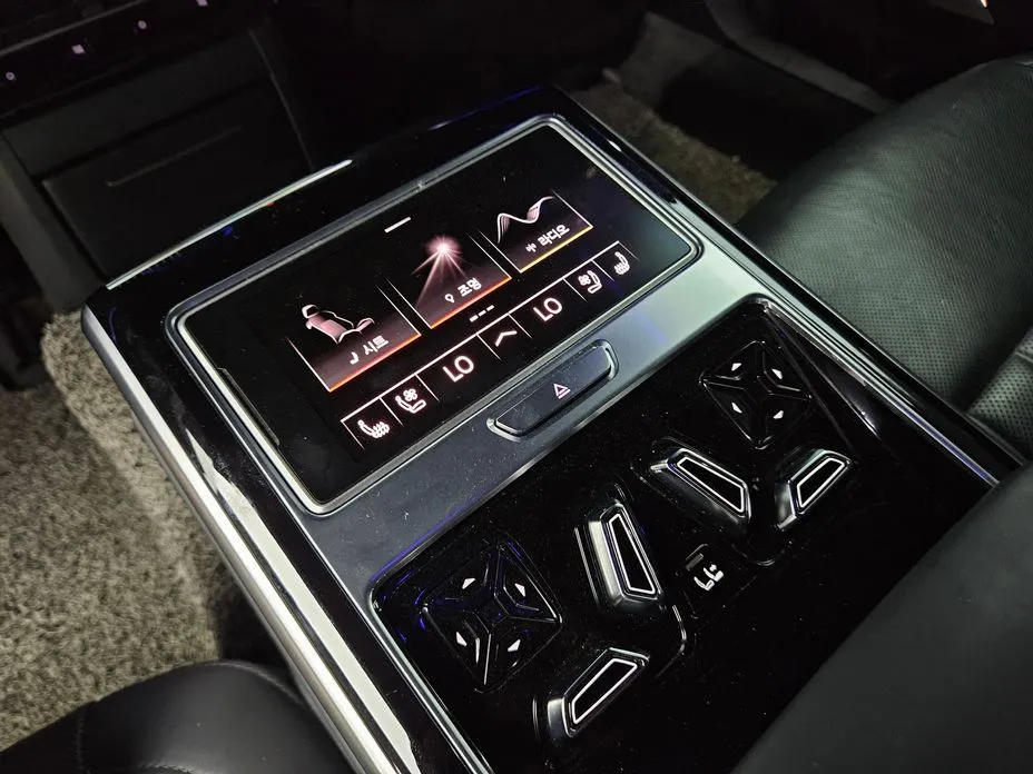 Audi A8 — фото 5