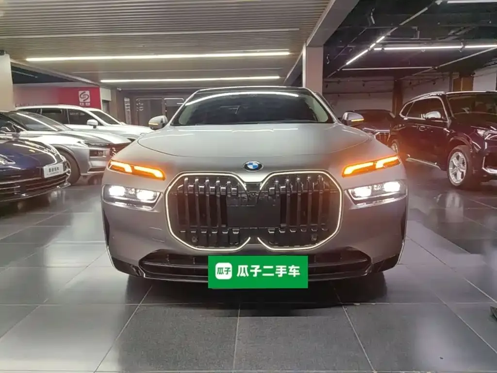 BMW 7 Series — фото 10