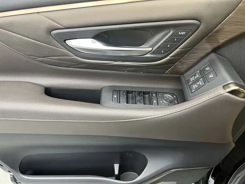 Toyota Vellfire — фото 4