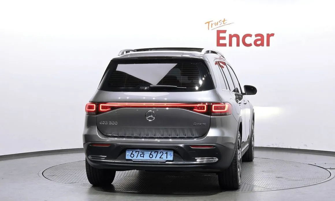 Mercedes-Benz EQB — фото 10