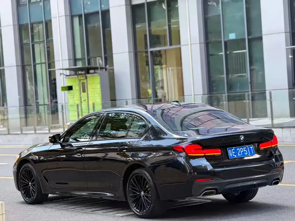 BMW 5 Series — фото 4