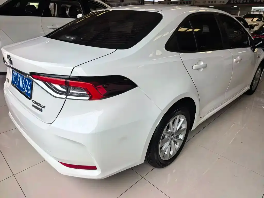 Toyota Corolla — фото 4